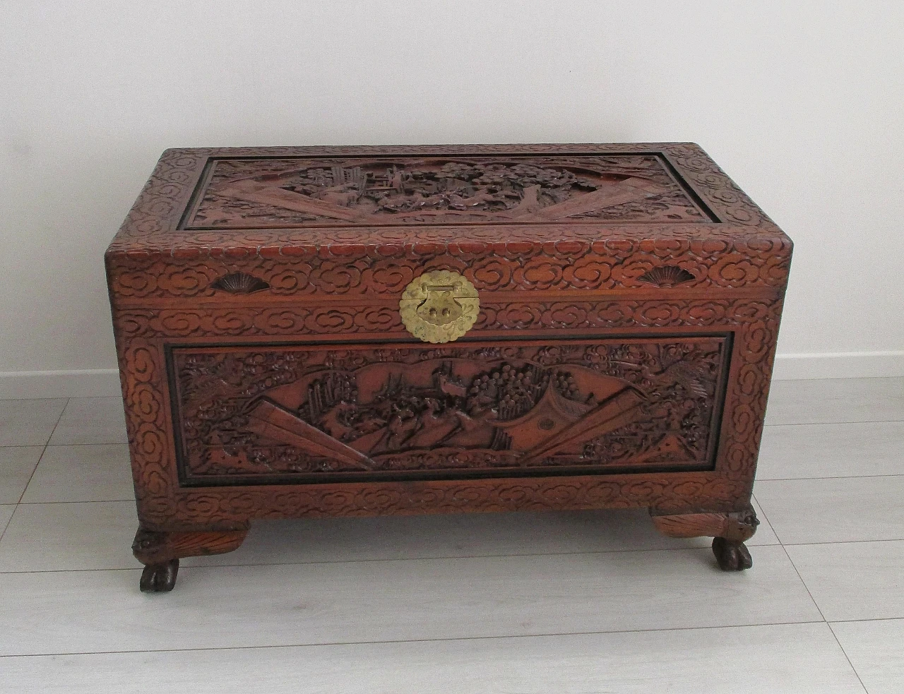 Chinese oriental trunk in carved wood , 20th century 1