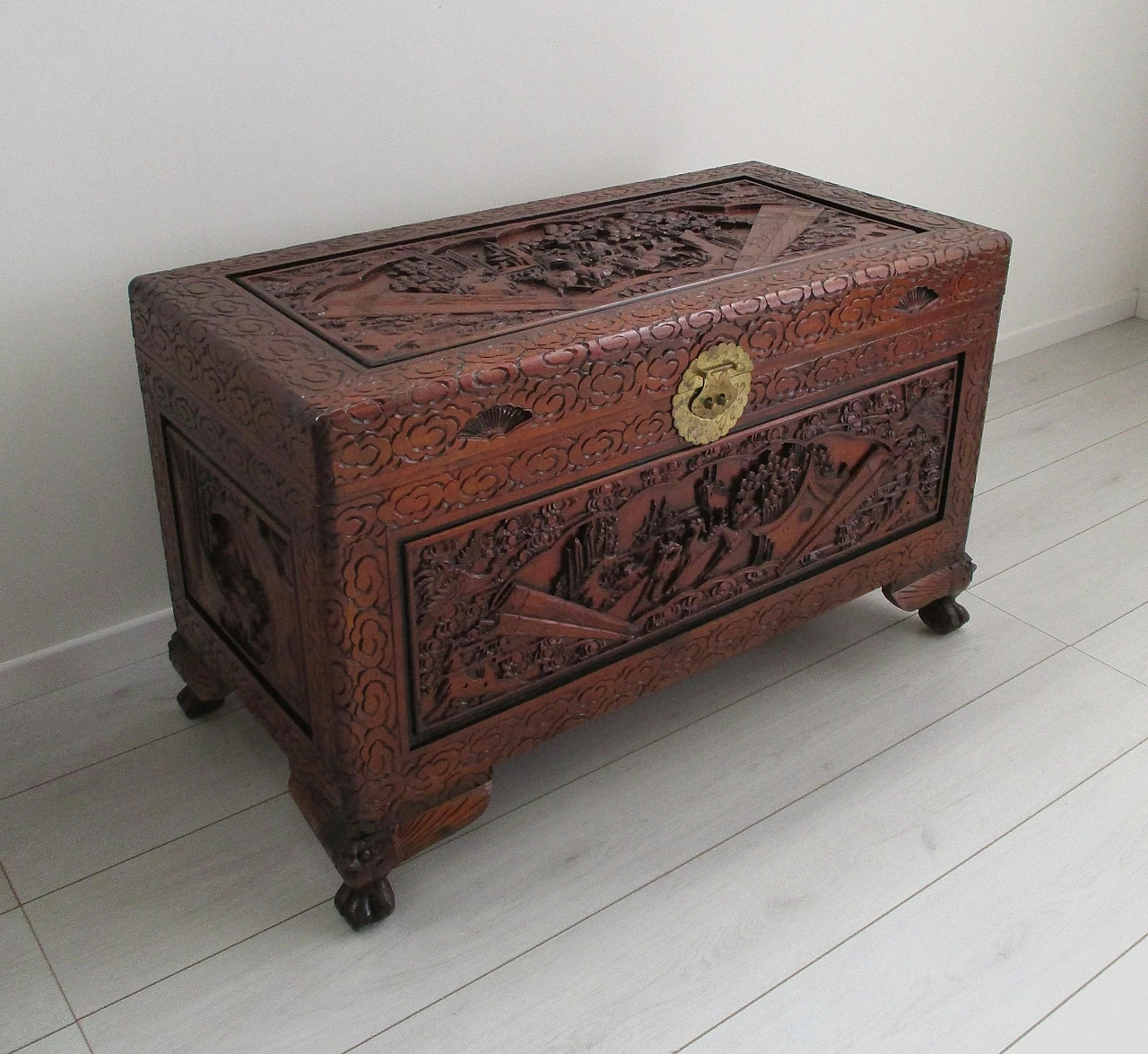 Chinese oriental trunk in carved wood , 20th century 2