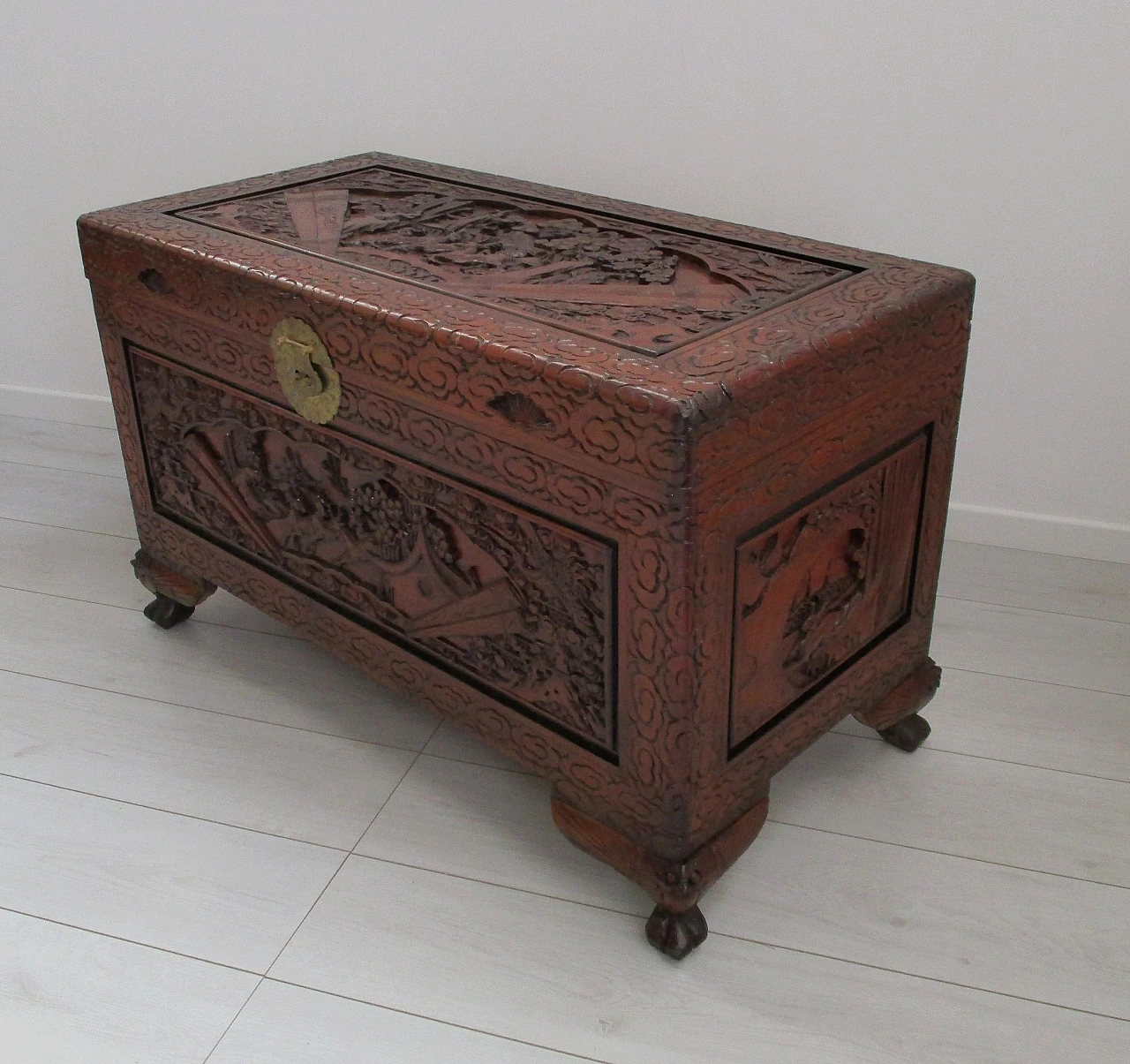 Chinese oriental trunk in carved wood , 20th century 4