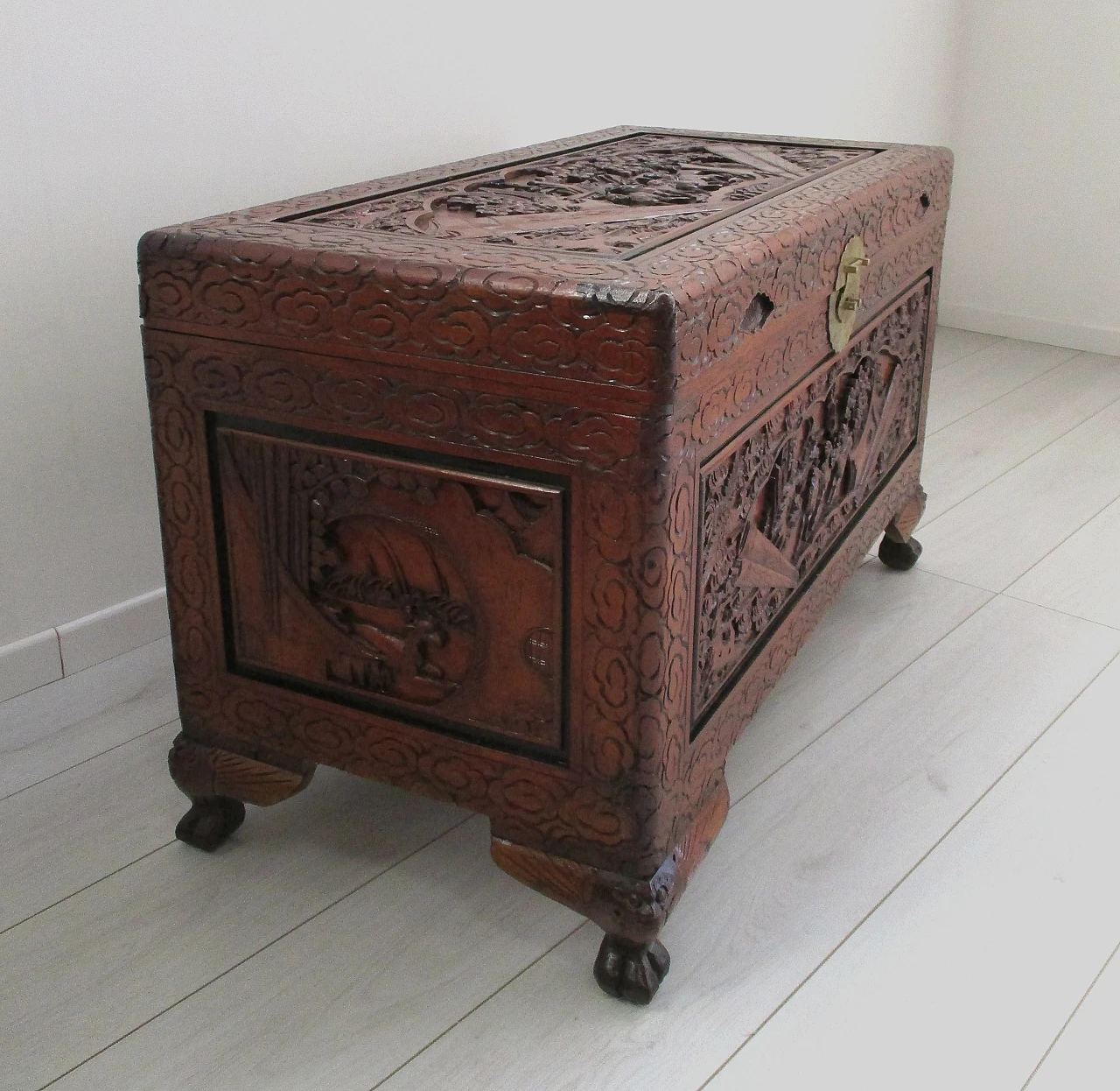 Chinese oriental trunk in carved wood , 20th century 5