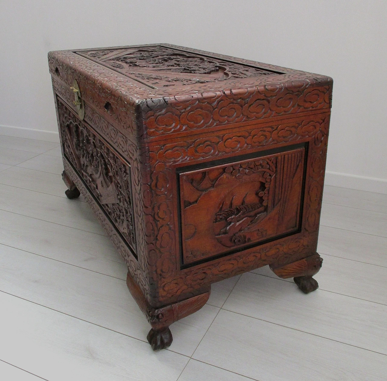 Chinese oriental trunk in carved wood , 20th century 7