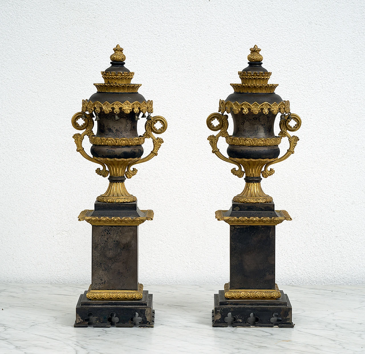 Pair of Neo-Gothic Charles X cassolettes gilded bronze, 19th century 4