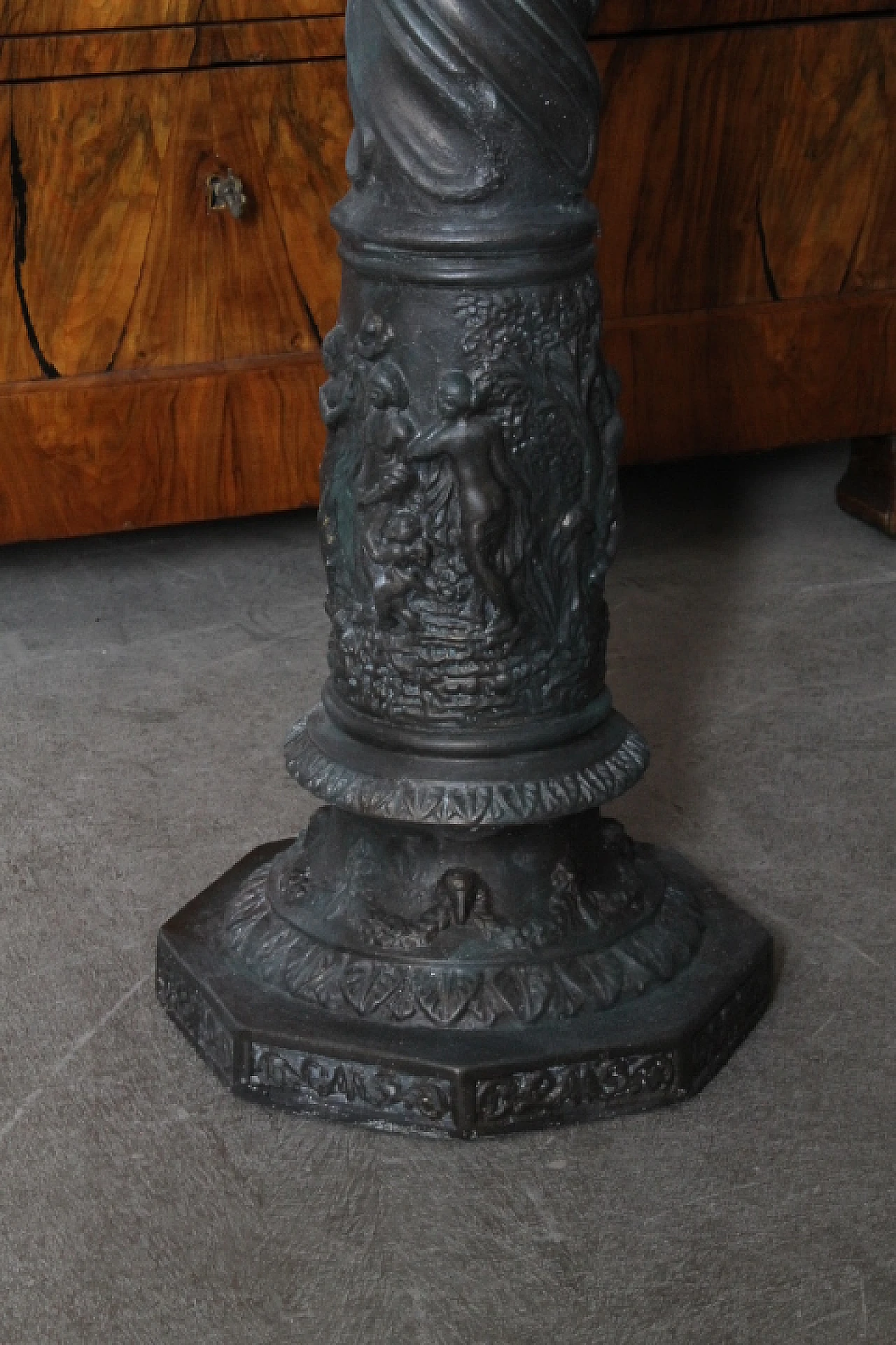 Column painted in bronze with classic scene reliefs, 20th century 3