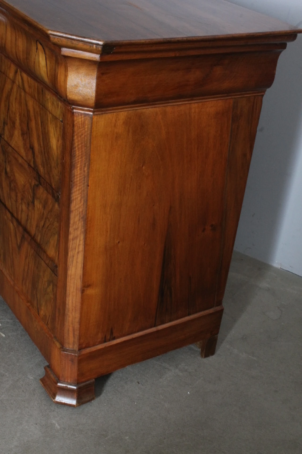 Chest of drawers in solid cappuccino blond walnut and burl, 1850 9