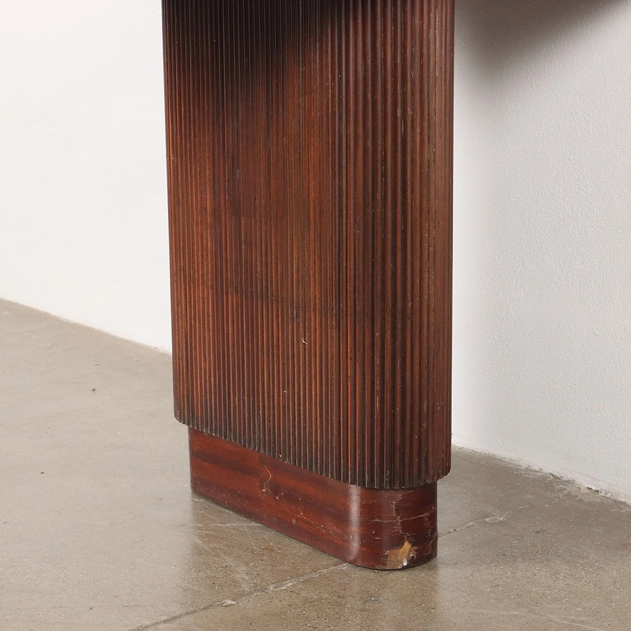 Mahogany veneered wooden shop counter with grissinate legs, 1960s 8