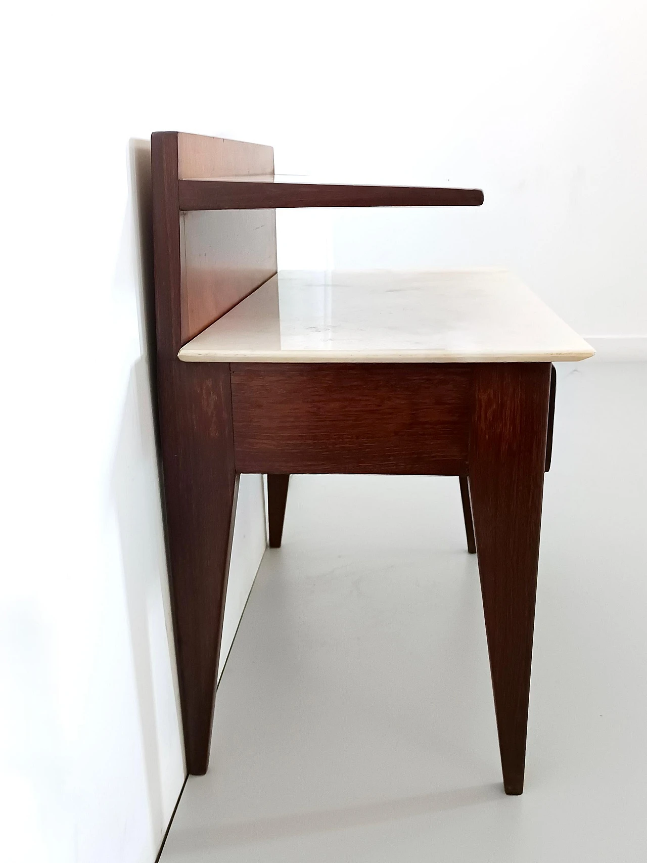 Single Nightstand in the style of Giò Ponti with Glass and Marble Shelves, Italy 6