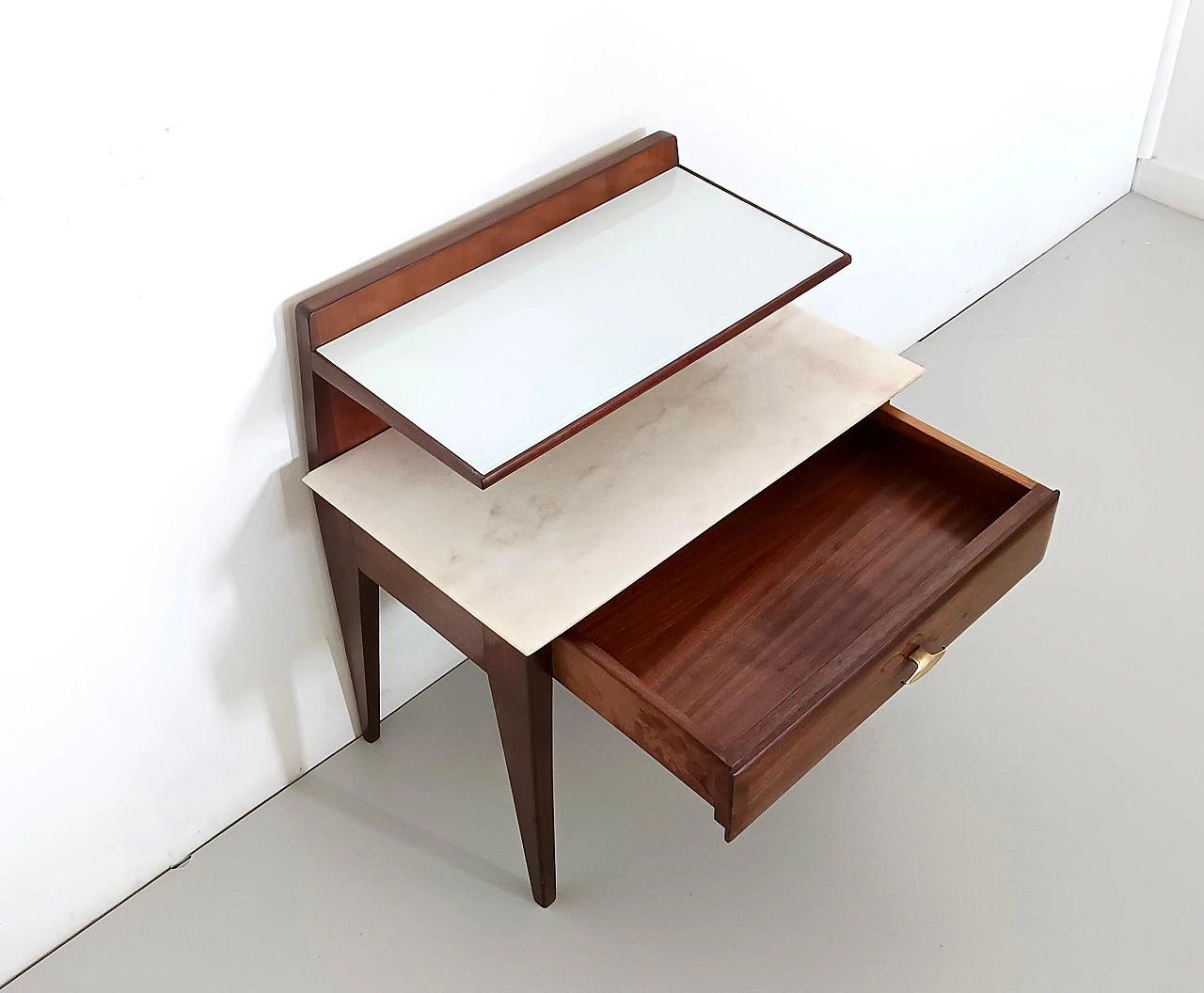 Single Nightstand in the style of Giò Ponti with Glass and Marble Shelves, Italy 7