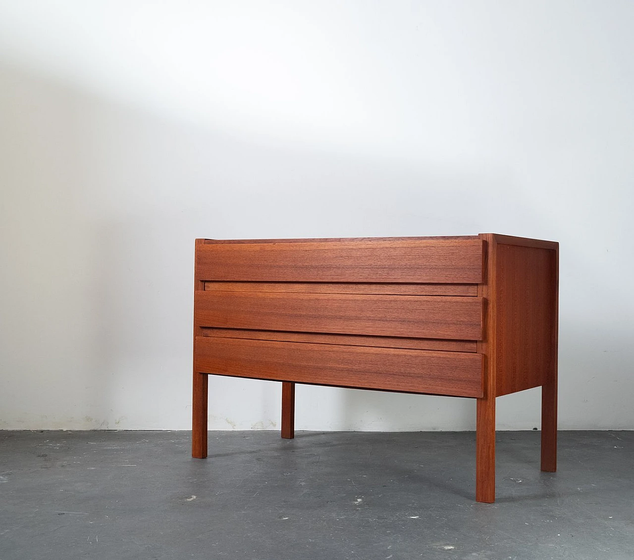 Teak chest of drawers, 1960s 10