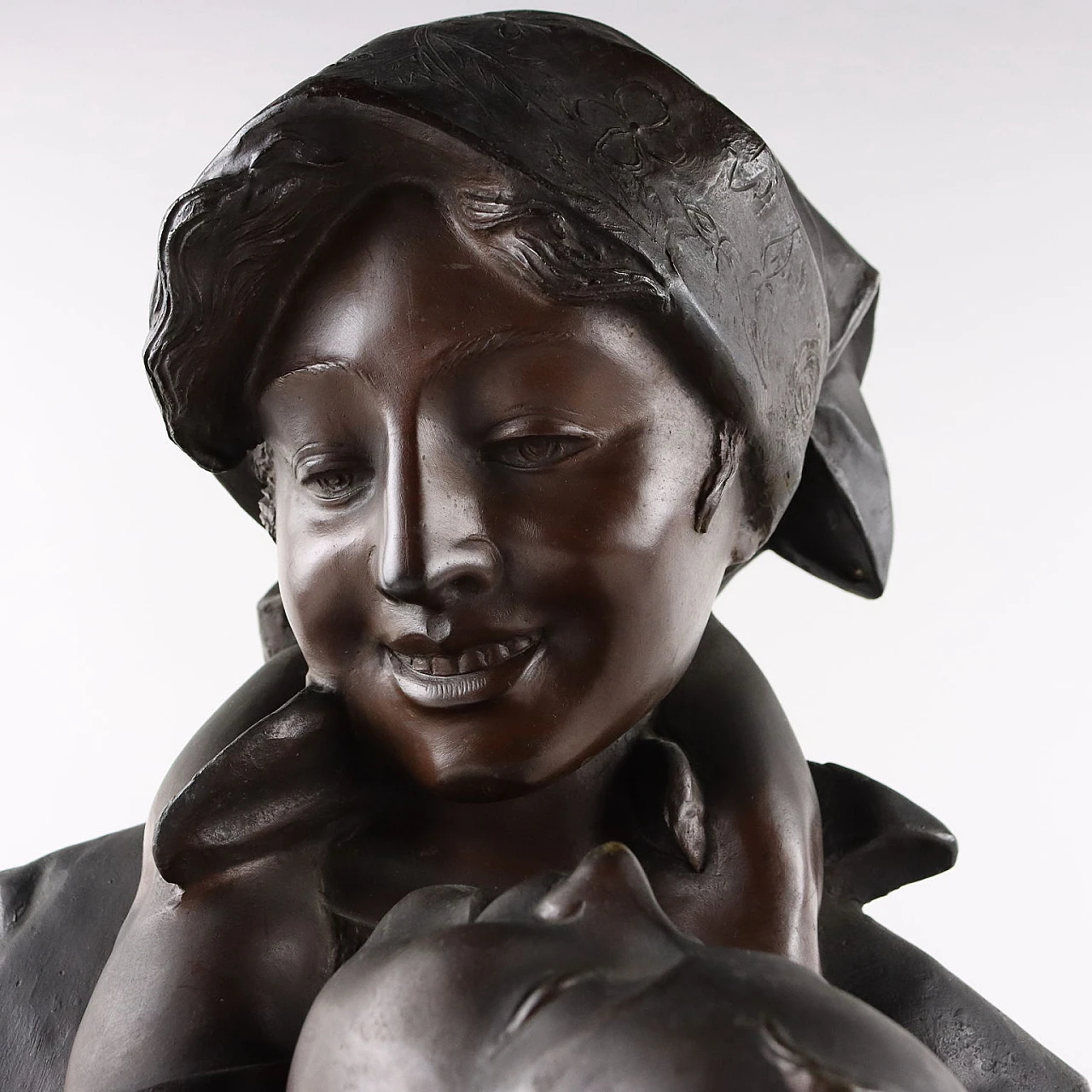 Maternity by Antonio Merente, bronze sculpture, late 20th century 4