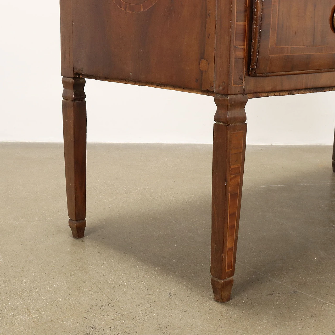 Walnut panelled chest of drawers in Neoclassical style 8