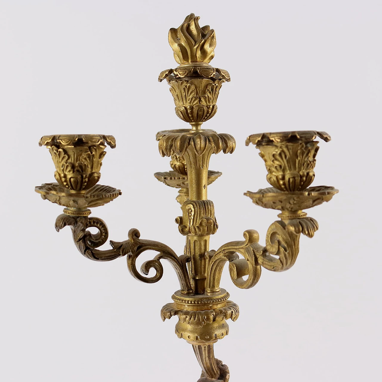 Coppia di Candelabri in Bronzo Dorato 4