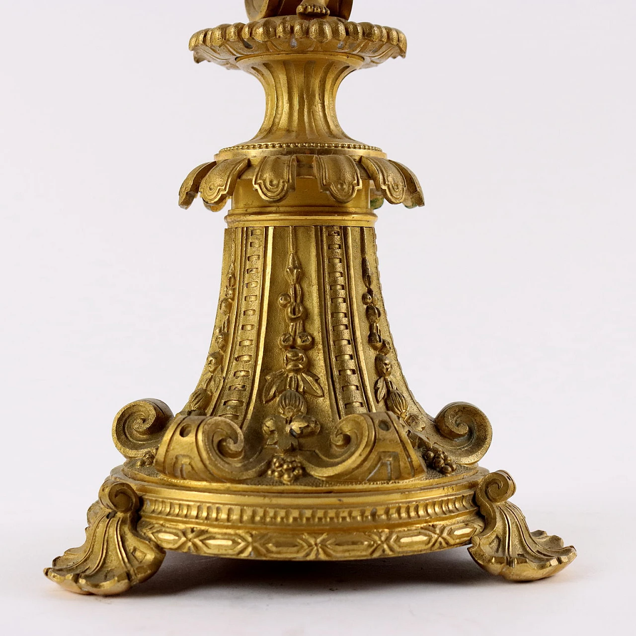 Coppia di Candelabri in Bronzo Dorato 8