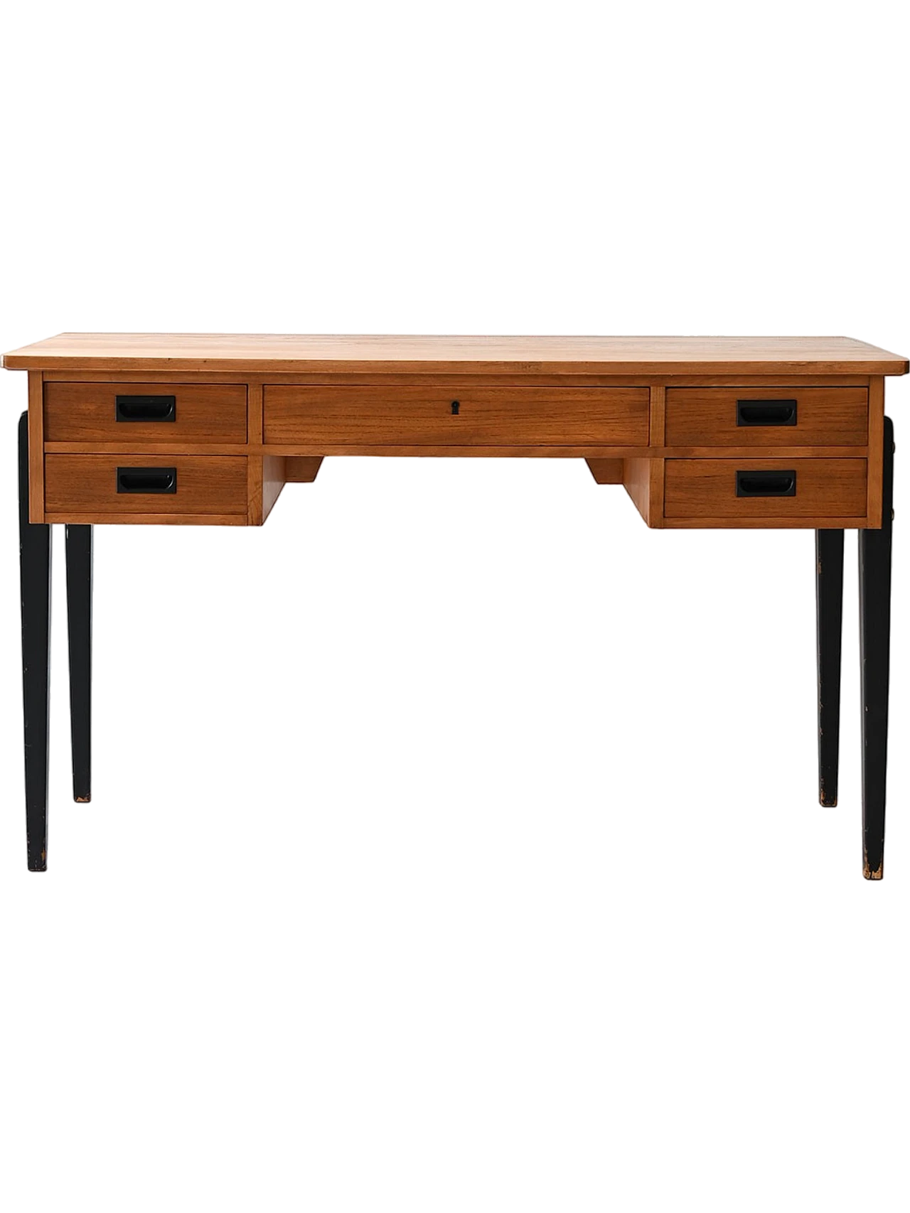 Scandinavian desk with black legs 8