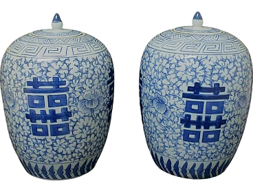 White an d blue pair of painted porcelain oriental vases, 20th century