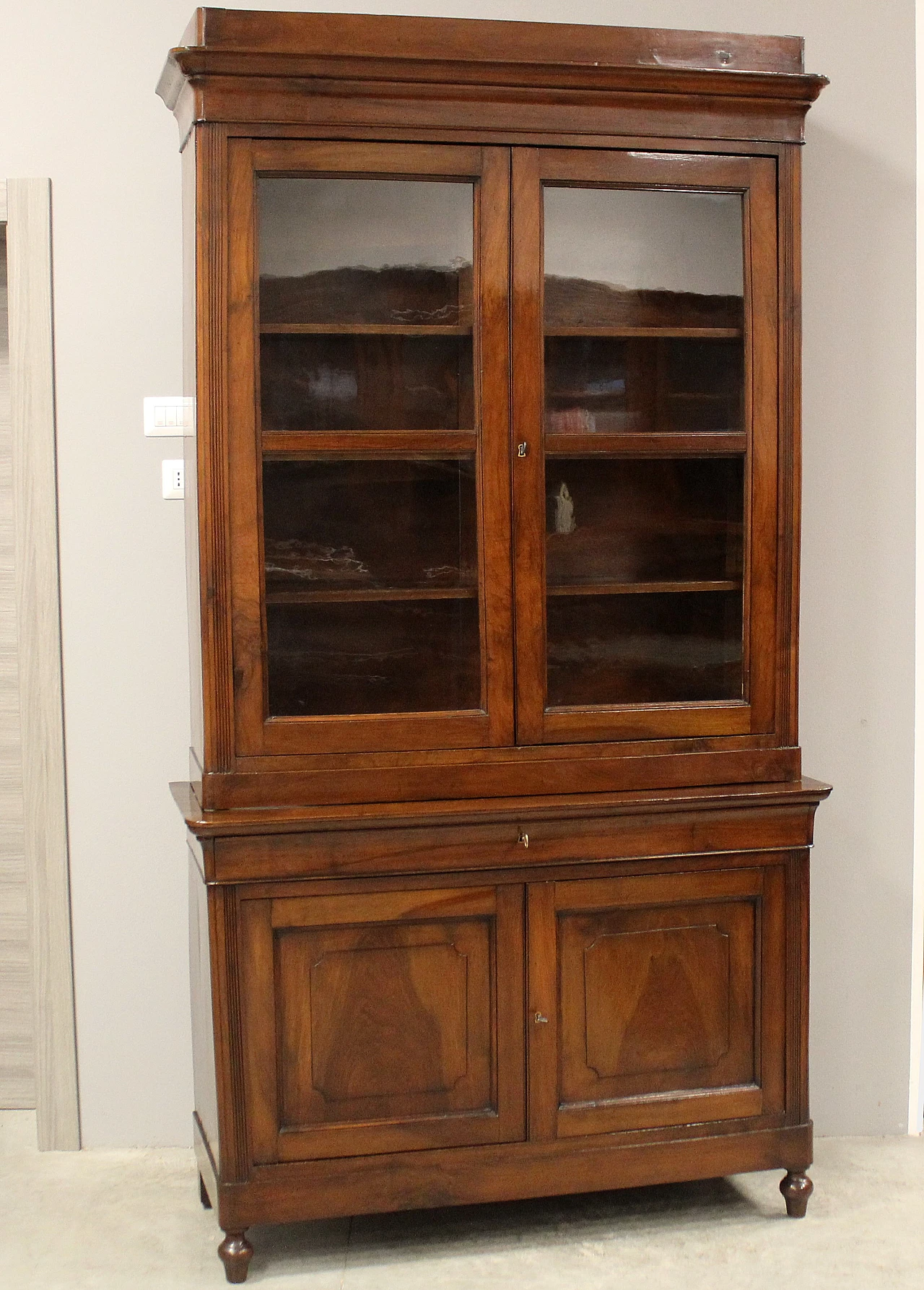 Louis Philippe display cabinet in Italian walnut, 19th century 2