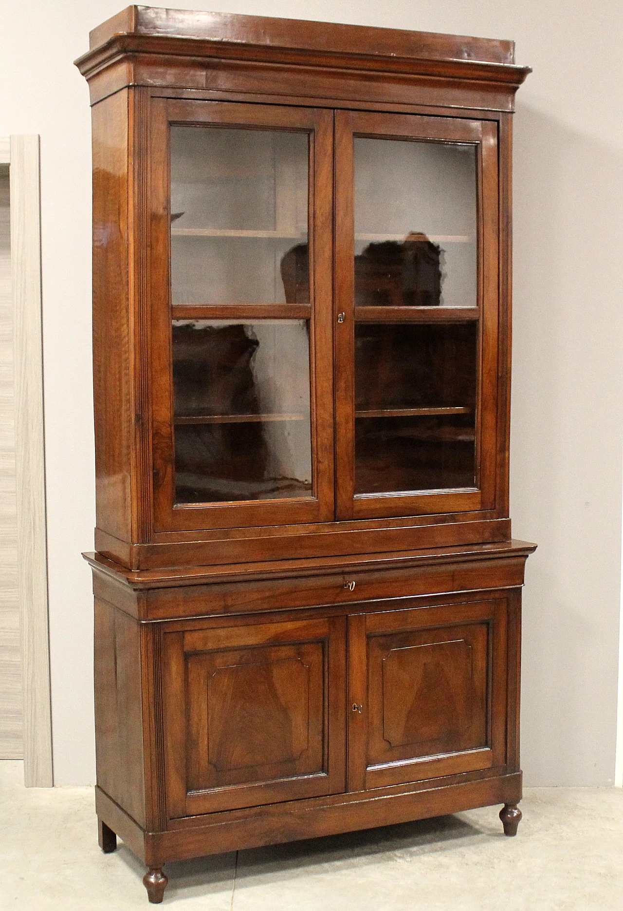 Louis Philippe display cabinet in Italian walnut, 19th century 3