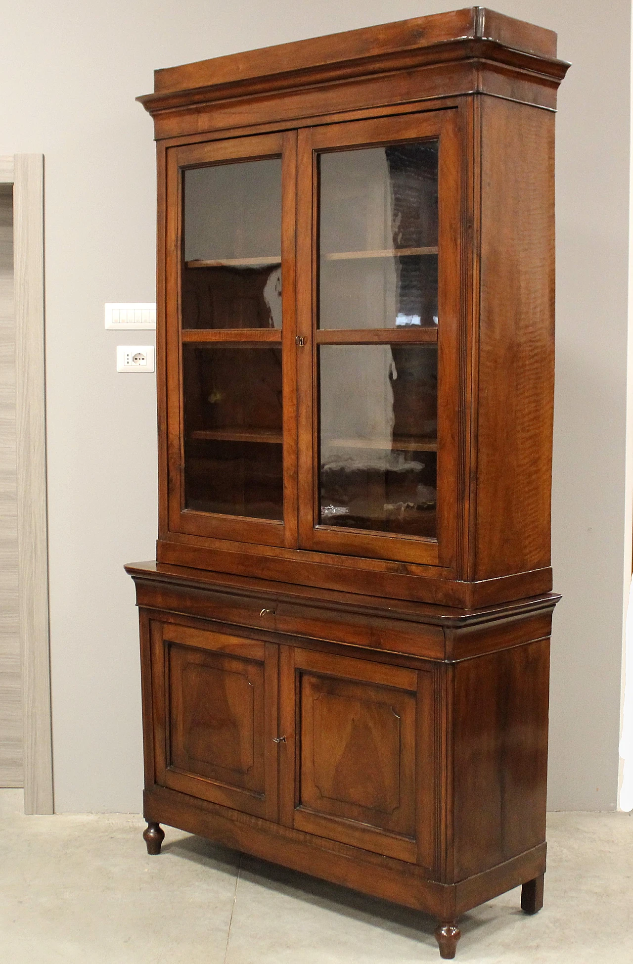 Louis Philippe display cabinet in Italian walnut, 19th century 4