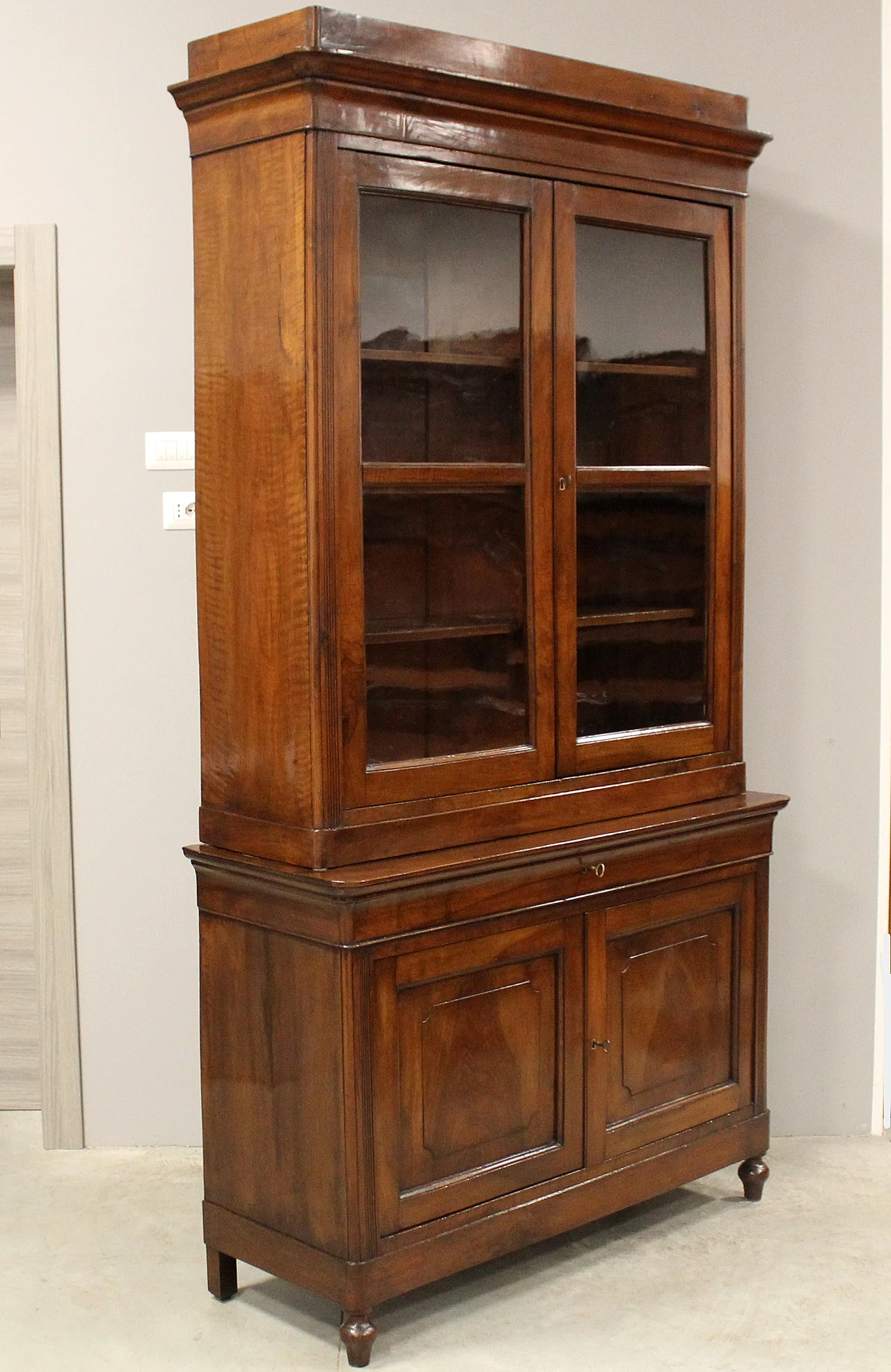 Louis Philippe display cabinet in Italian walnut, 19th century 5