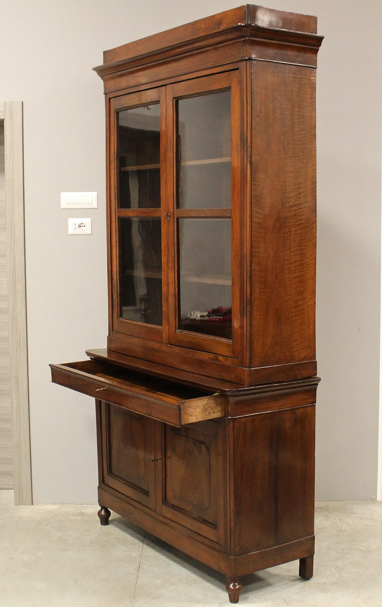 Louis Philippe display cabinet in Italian walnut, 19th century 6