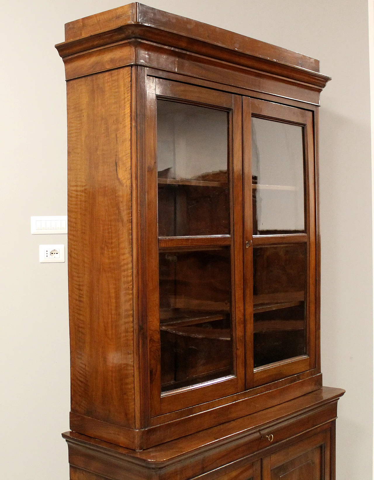 Louis Philippe display cabinet in Italian walnut, 19th century 7