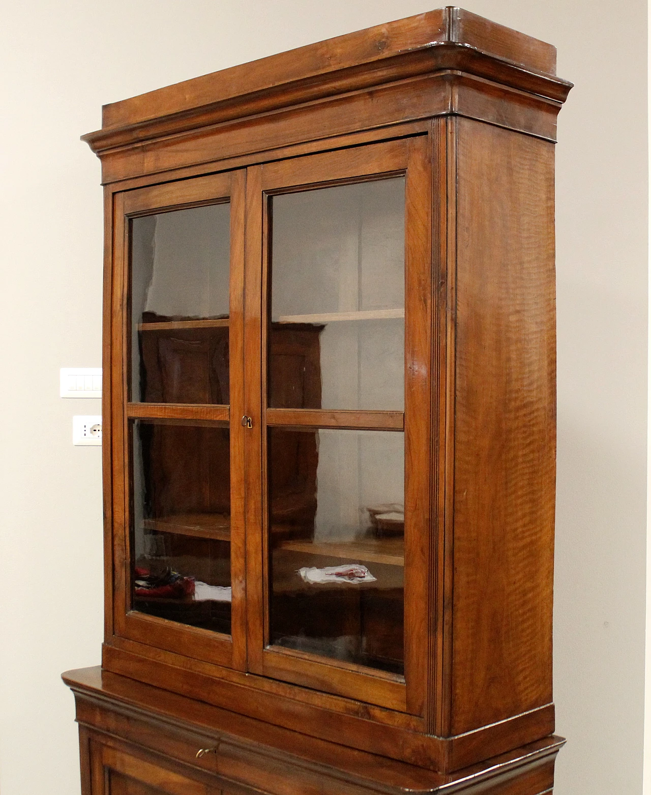 Louis Philippe display cabinet in Italian walnut, 19th century 8