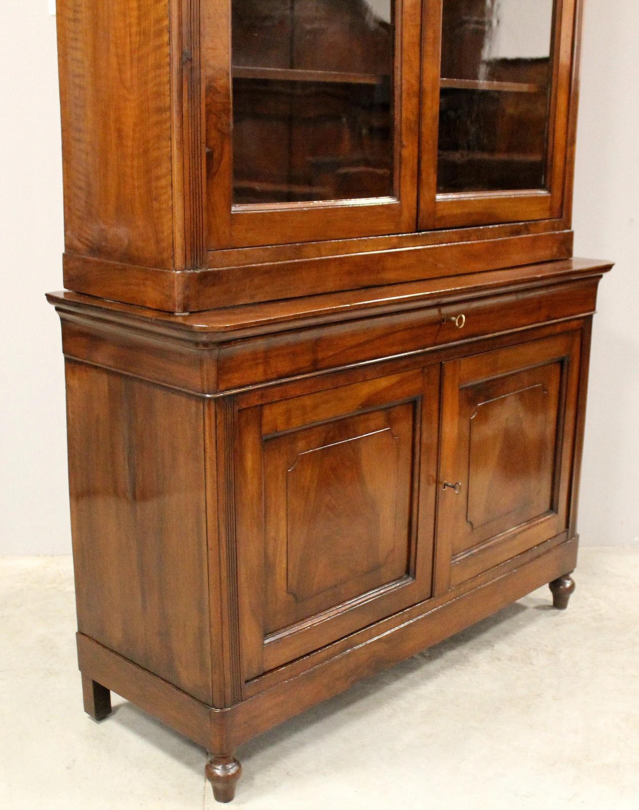 Louis Philippe display cabinet in Italian walnut, 19th century 9