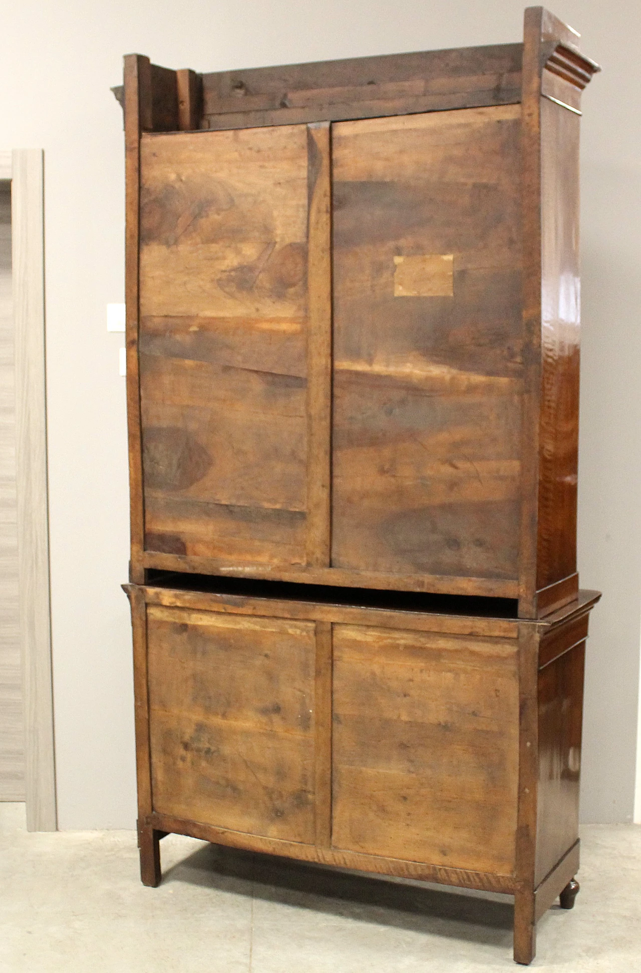 Louis Philippe display cabinet in Italian walnut, 19th century 12