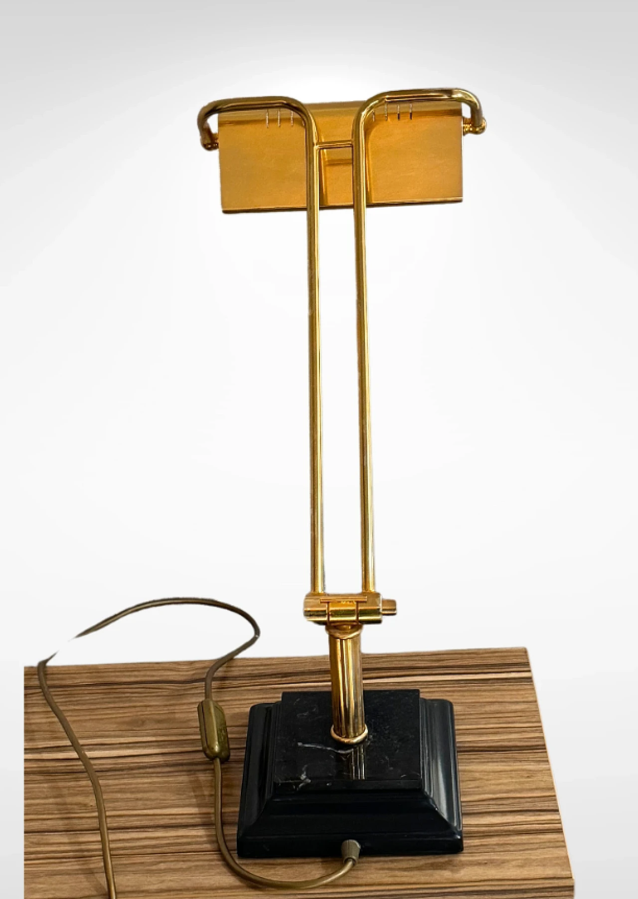 Jointed brass and marble desk lamp, 1970s 5