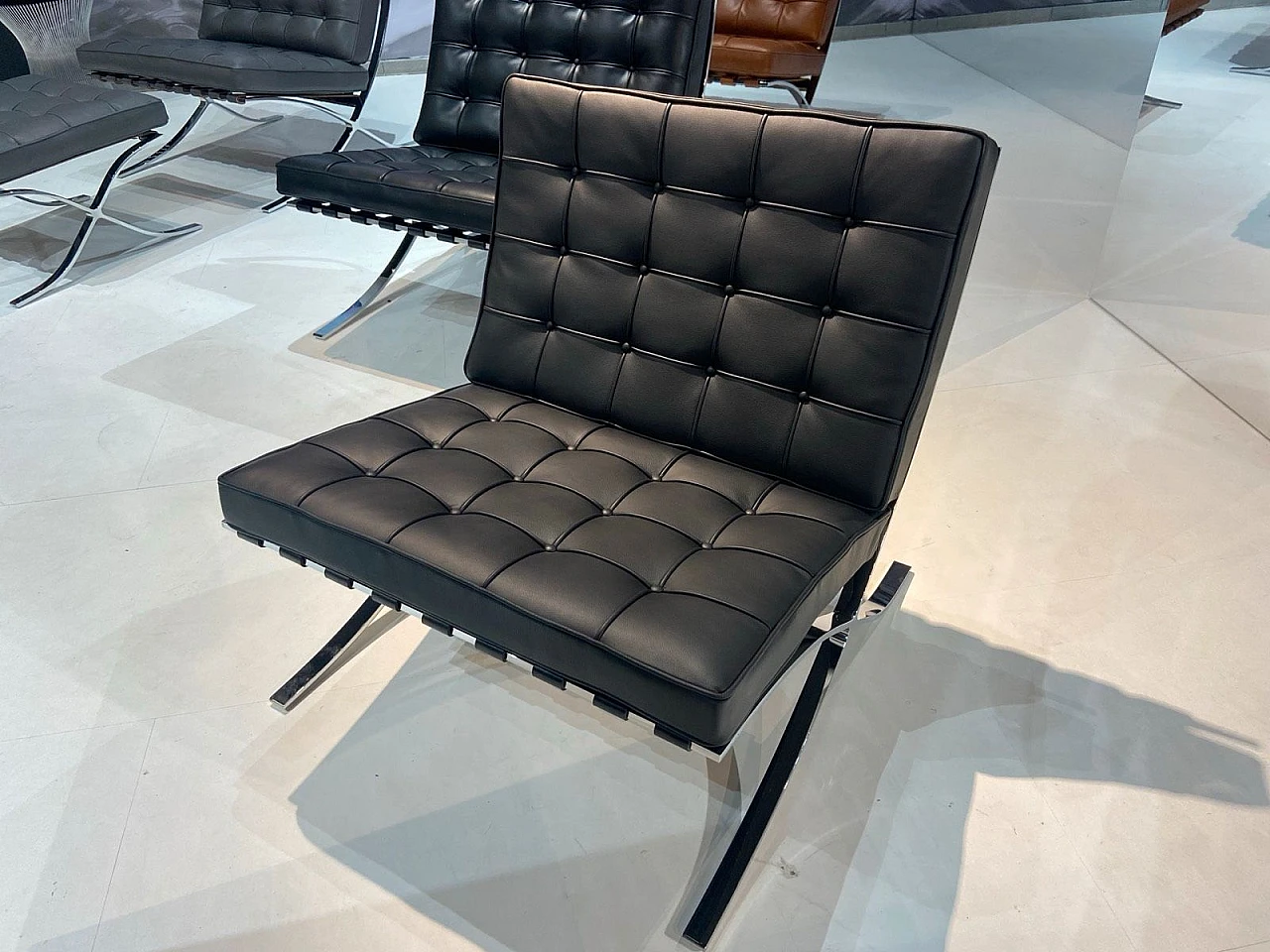 Knoll International Barcelona in pelle Martellata nera Volo 1