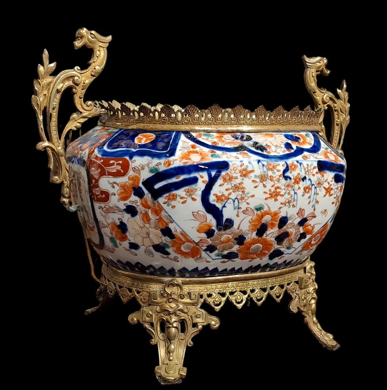 Japanese porcelain cache-pot with handles, Meiji epoch, 19th century 2