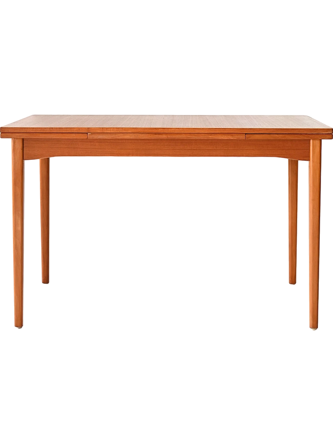 Extendable Scandinavian table 12