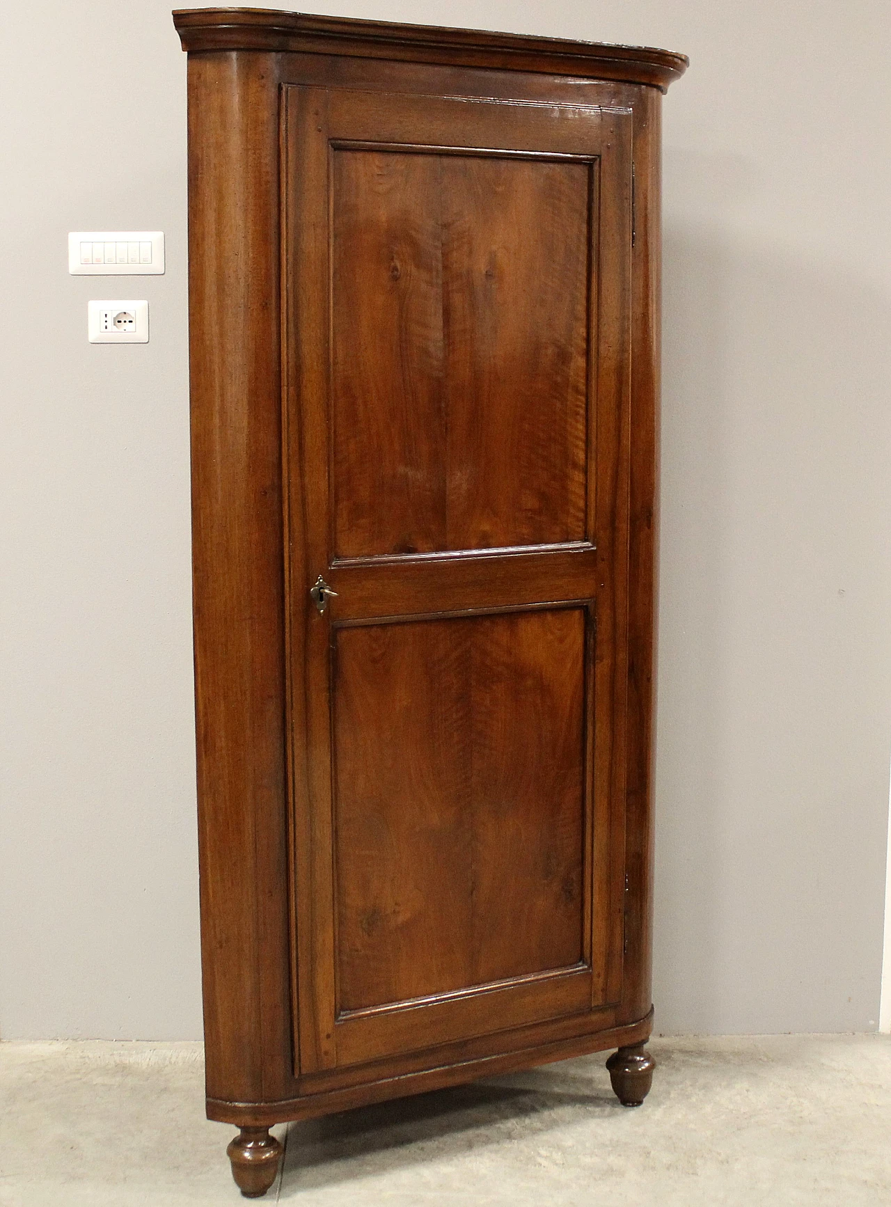 Italian Louis Philippe corner cabinet walnut, 1 of 2, 19th century 3