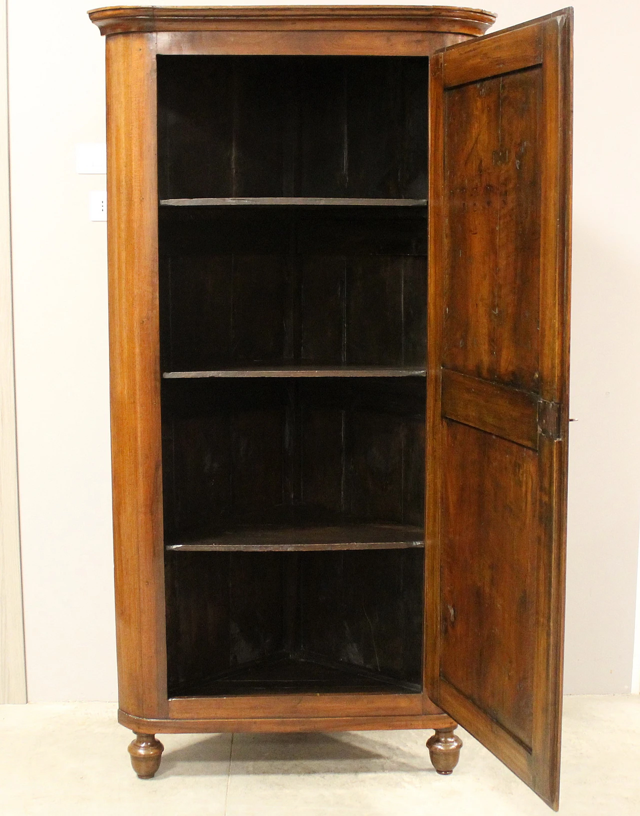 Italian Louis Philippe corner cabinet walnut, 1 of 2, 19th century 5