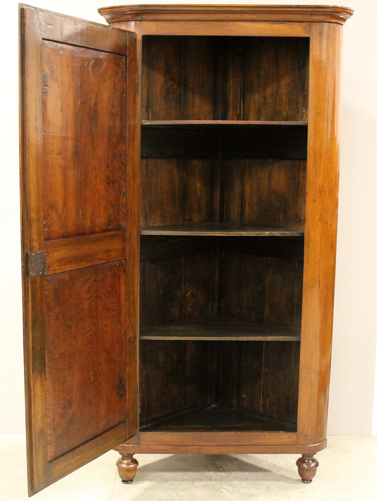 Louis Philippe corner cabinet in  Italian walnut, 1 of 2, 19th century 5