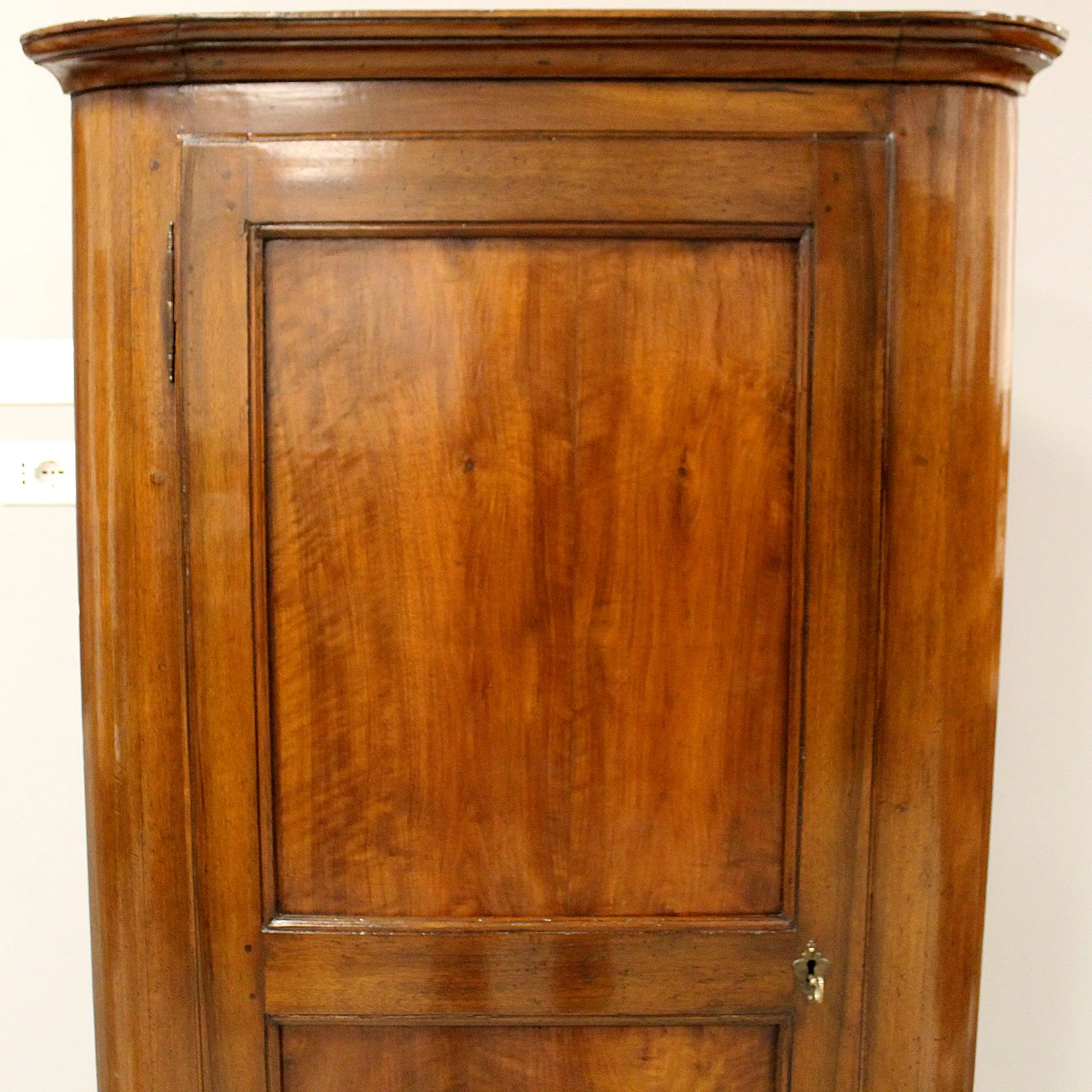 Louis Philippe corner cabinet in  Italian walnut, 1 of 2, 19th century 10