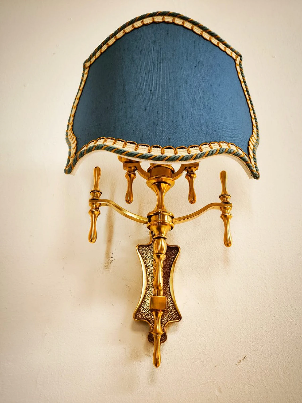 Brass wall light with decorated fan, 1950s 1