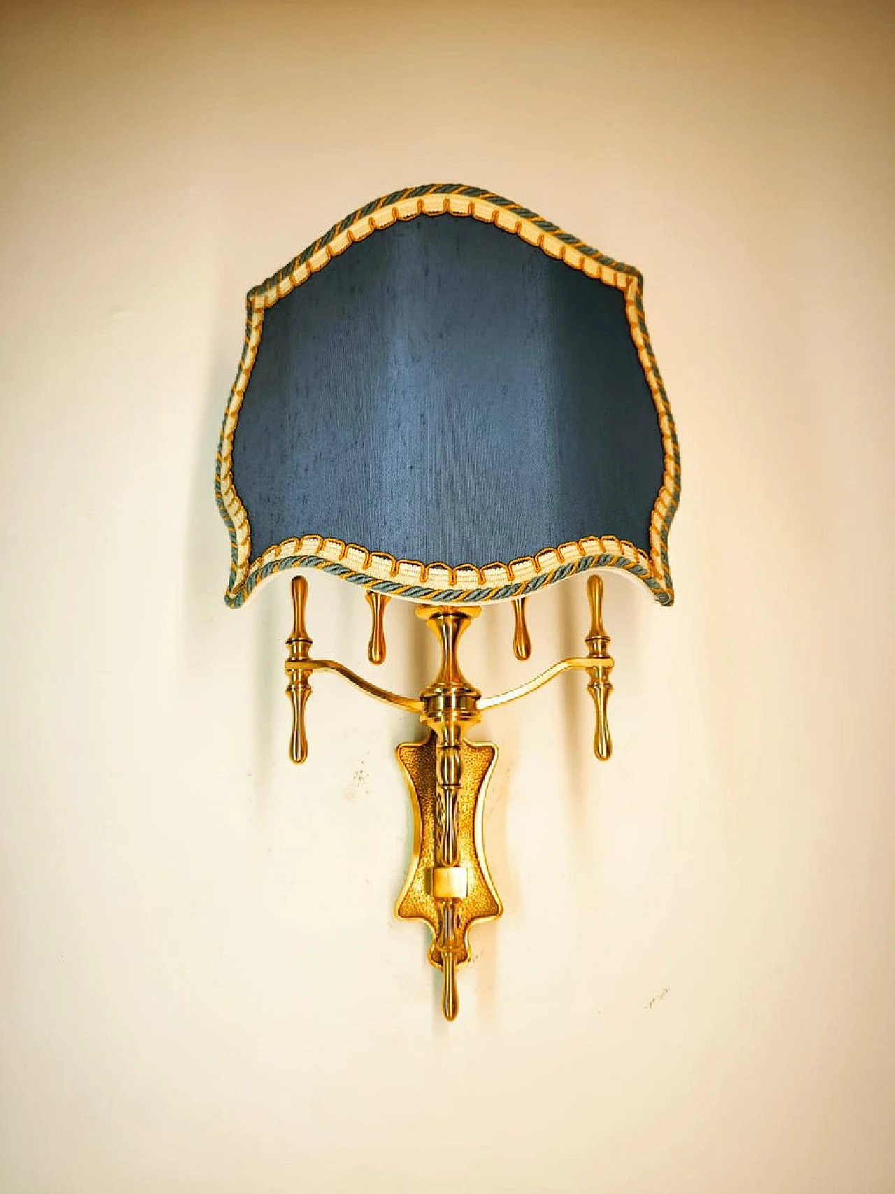 Brass wall light with decorated fan, 1950s 3