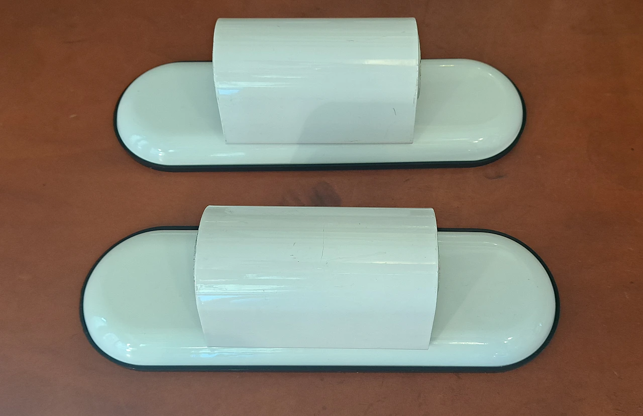 Pair of Vico Magistretti wall sconces for Artemide, 70s 3