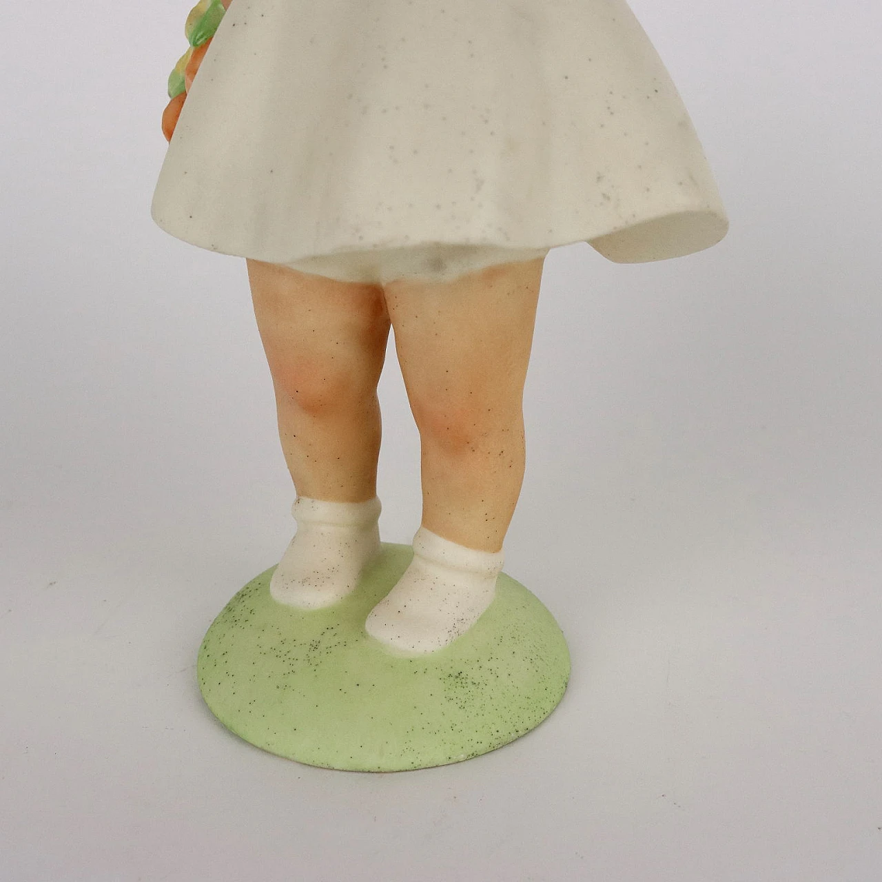 Sculpture little girl with flowers by Cacciapuoti, 20th century 4