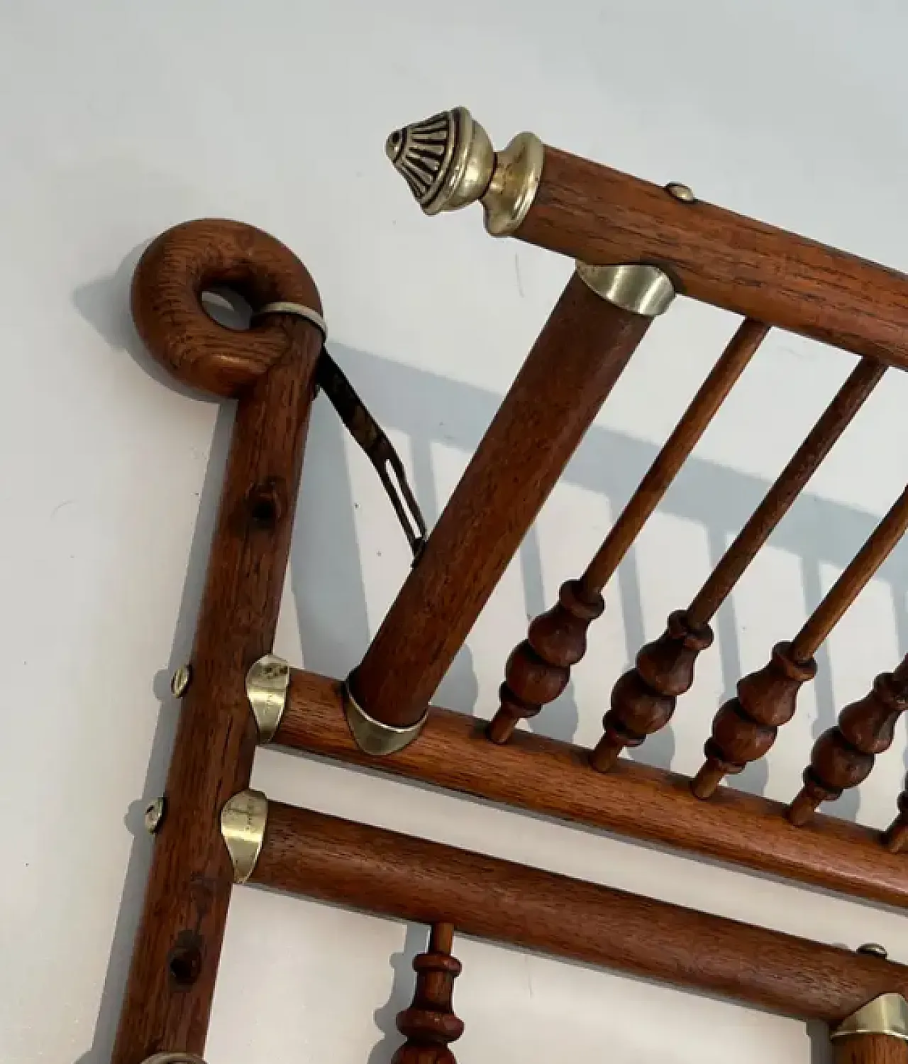 Wall-mounted coat rack in wood and curved brass, early 20th century 10