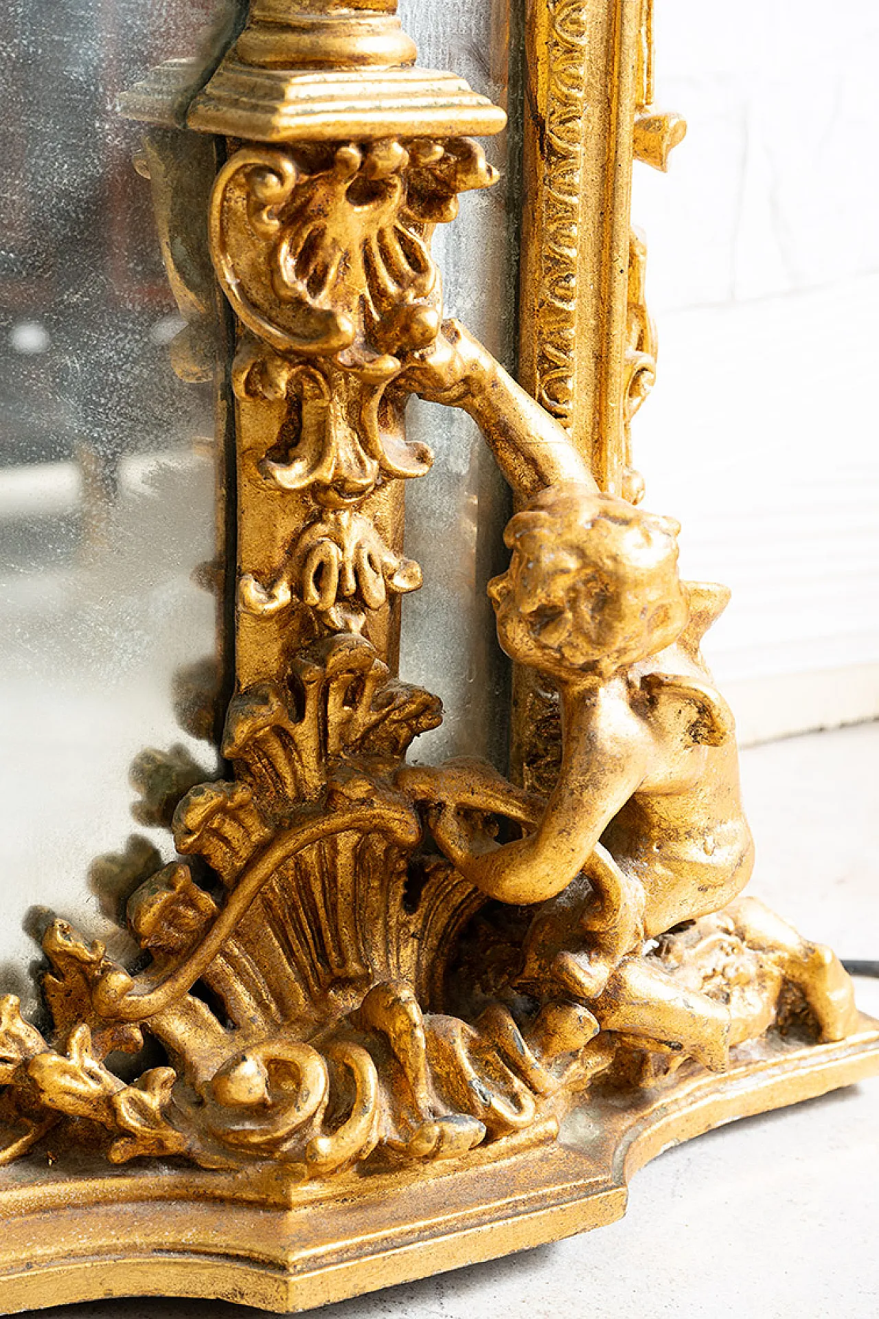 Console with gilded mirror, end 20th century 8