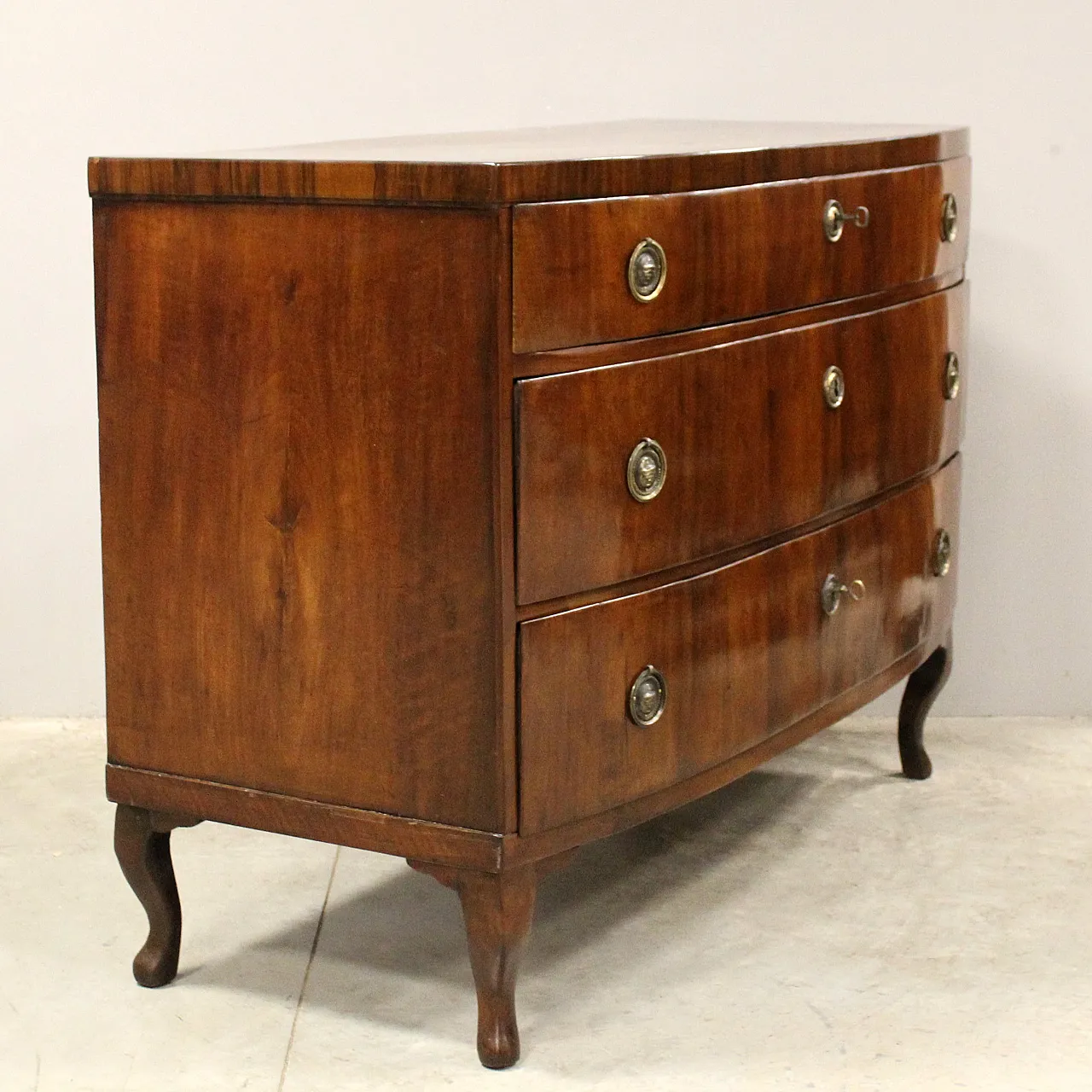 Louis XV chest of drawers inItalian walnut, 18th century 2