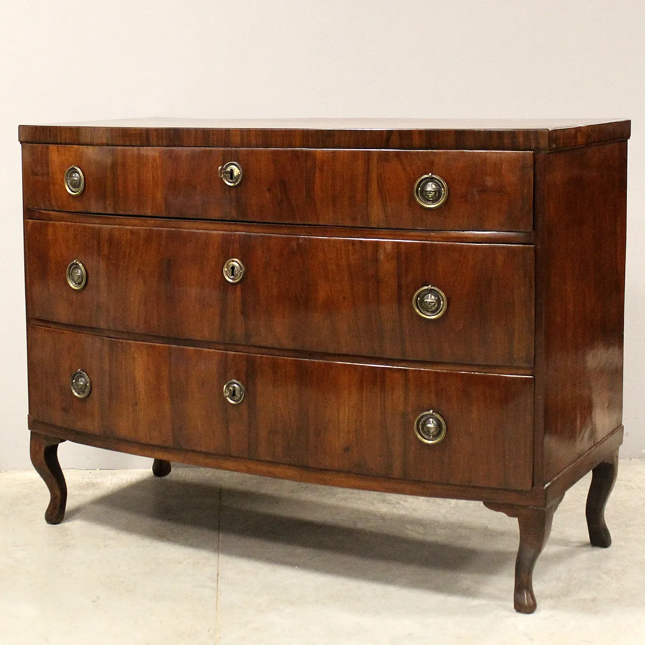 Louis XV chest of drawers inItalian walnut, 18th century 3