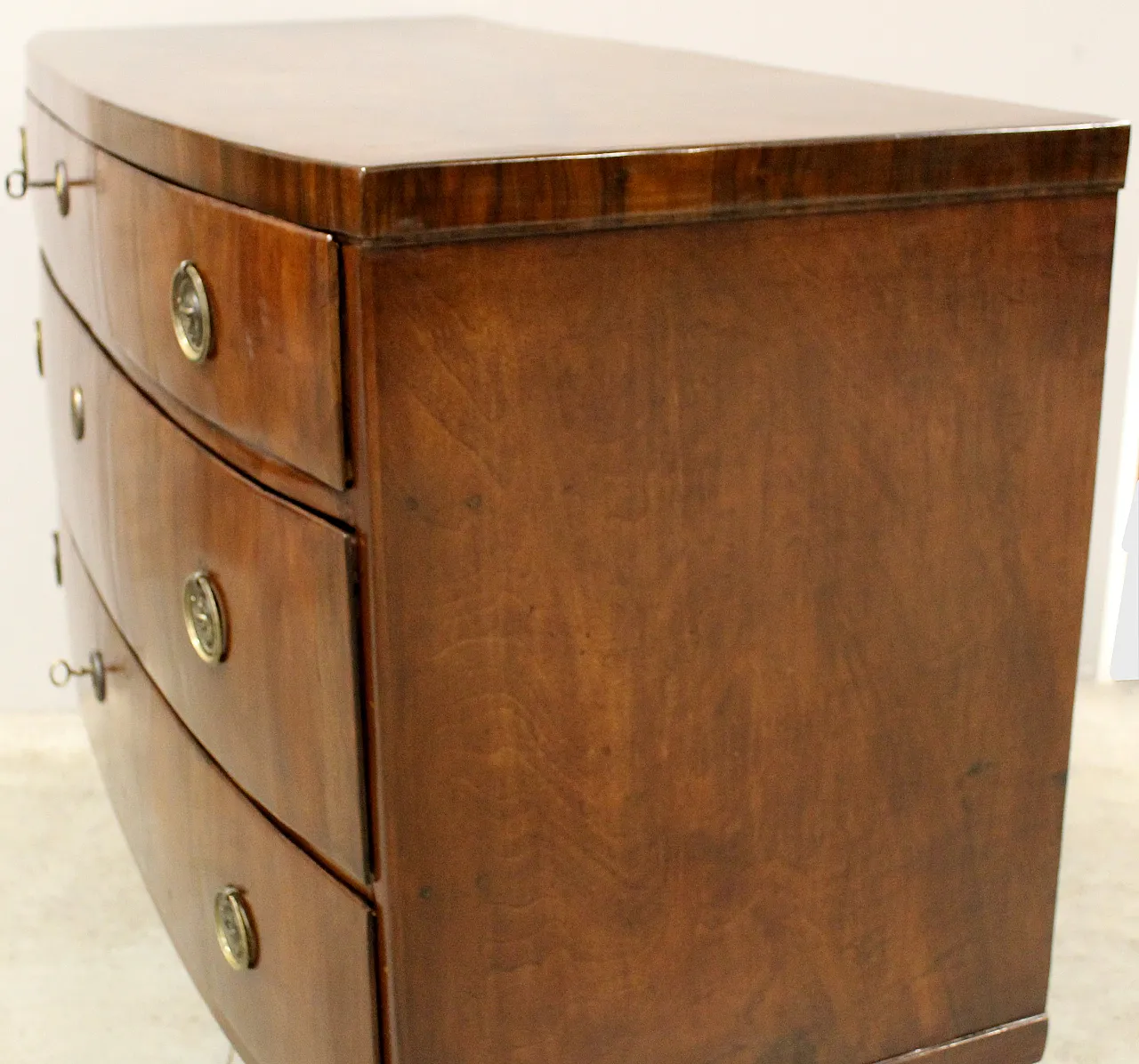 Louis XV chest of drawers inItalian walnut, 18th century 8