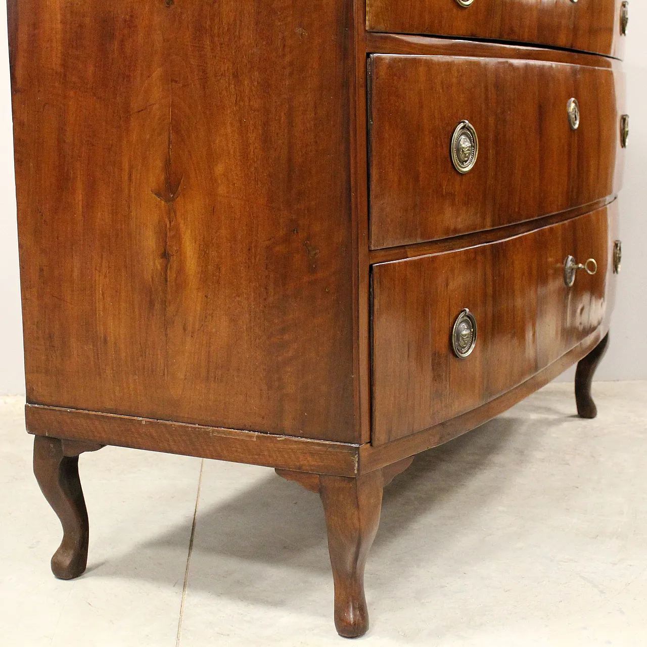 Louis XV chest of drawers inItalian walnut, 18th century 9