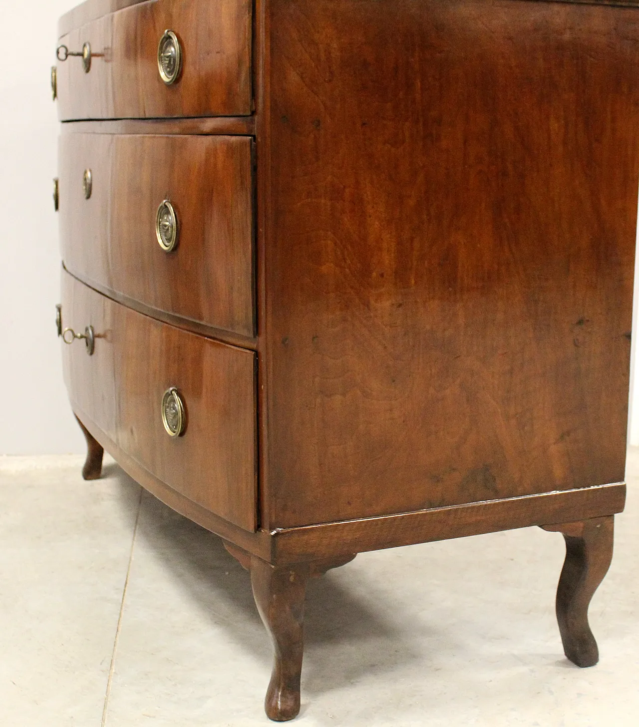 Louis XV chest of drawers inItalian walnut, 18th century 10