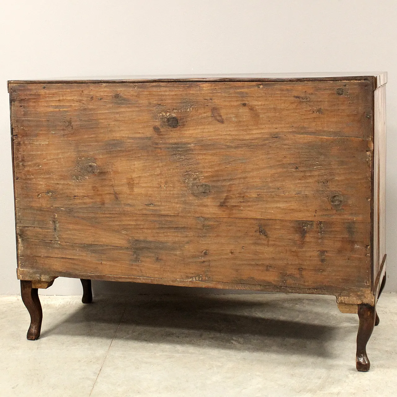 Louis XV chest of drawers inItalian walnut, 18th century 13