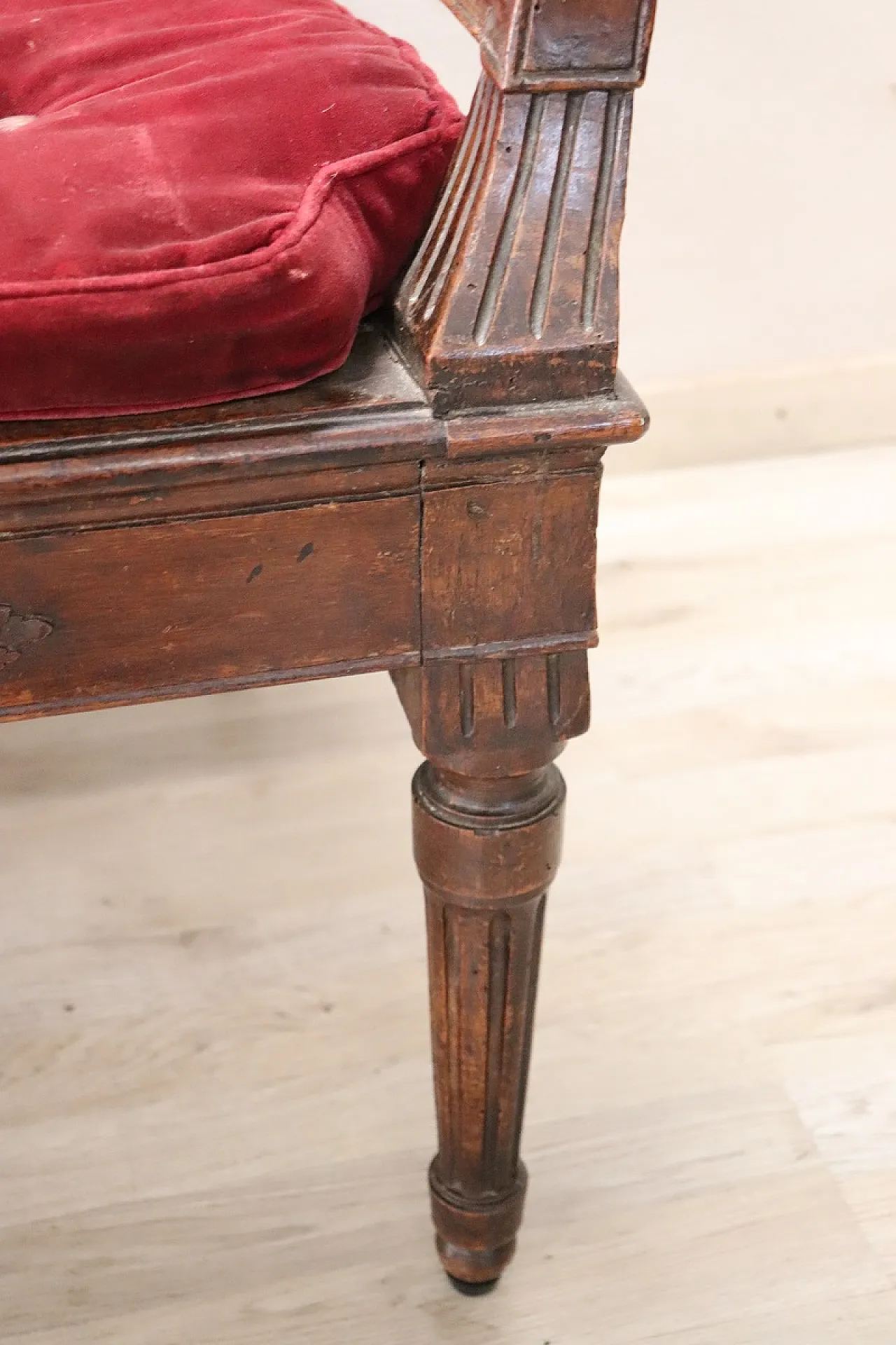 Louis XVI living room set in walnut and Vienna straw, 18th century 5