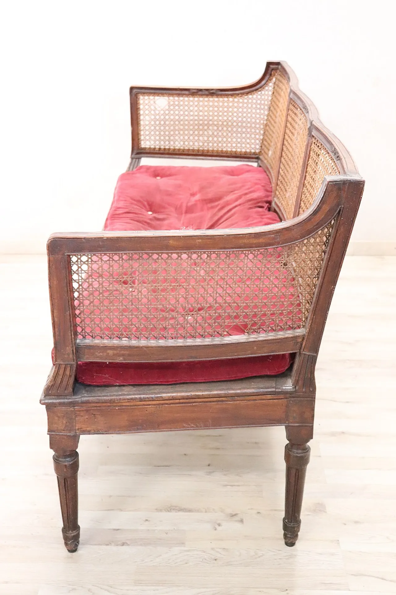 Louis XVI living room set in walnut and Vienna straw, 18th century 9