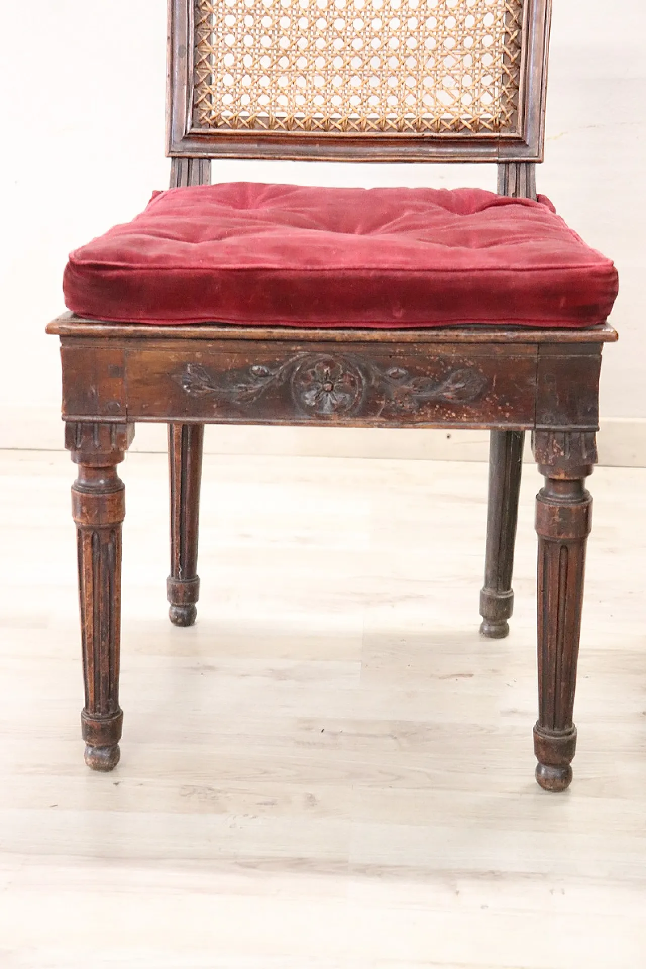 Louis XVI living room set in walnut and Vienna straw, 18th century 13